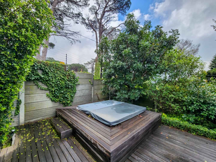 To Let 5 Bedroom Property for Rent in Vredehoek Western Cape